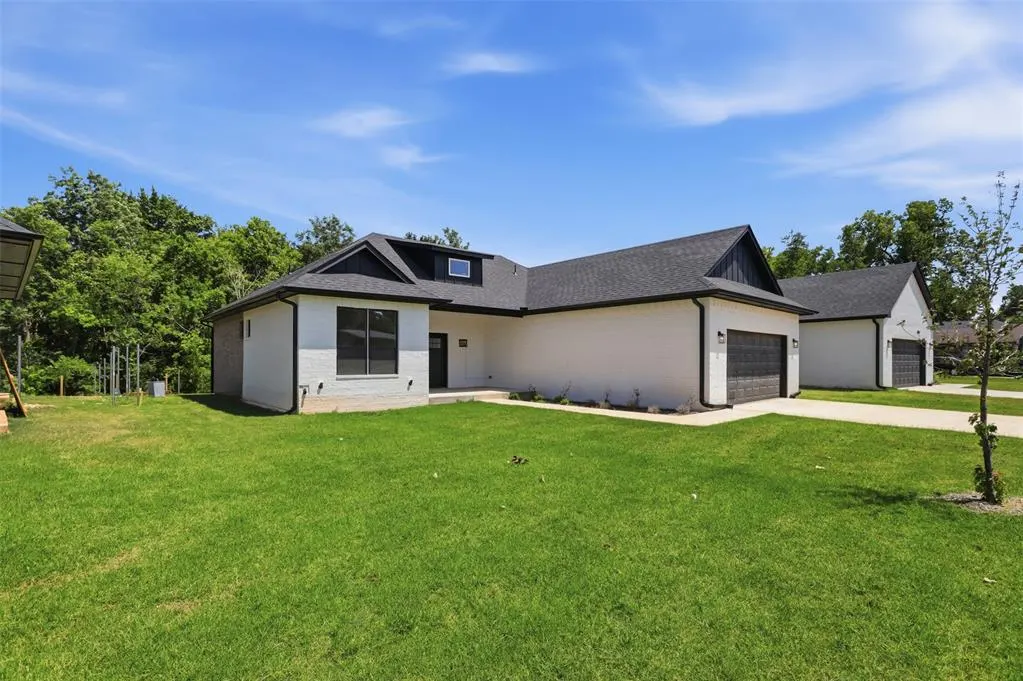 Photo 4 — 4208 N Shadybrook Drive, Midwest City, OK 73110