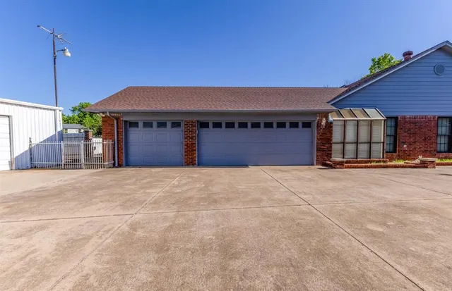 Photo 7 — 2325 East Hills Drive, Moore, OK 73160