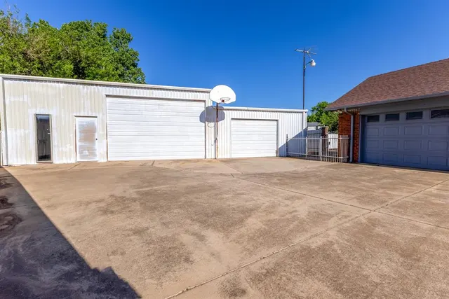 Photo 8 — 2325 East Hills Drive, Moore, OK 73160