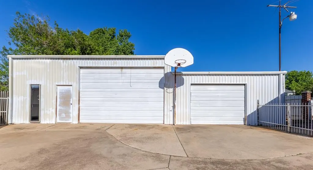 Photo 9 — 2325 East Hills Drive, Moore, OK 73160