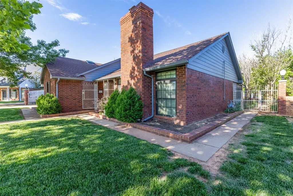 Photo 10 — 2325 East Hills Drive, Moore, OK 73160