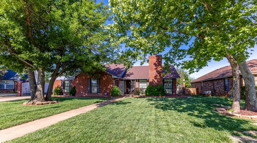 Photo 2 — 2325 East Hills Drive, Moore, OK 73160