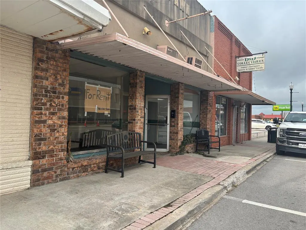 Front exterior — 210 E Main Street, Davis, OK 73030