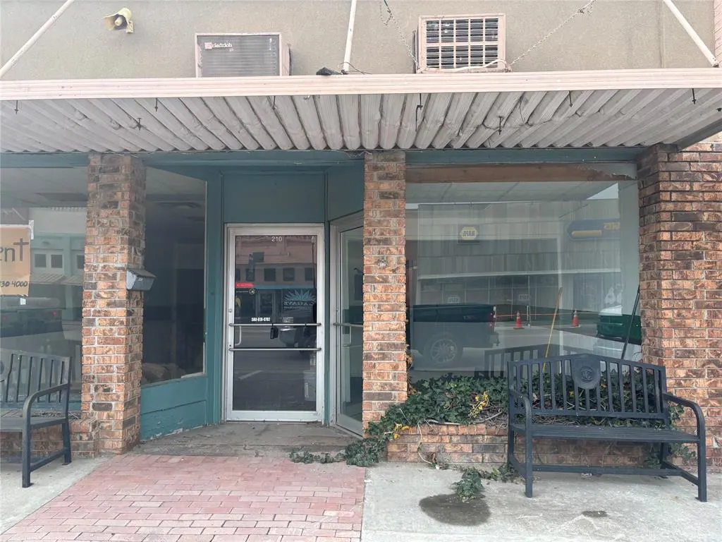 Photo 2 — 210 E Main Street, Davis, OK 73030
