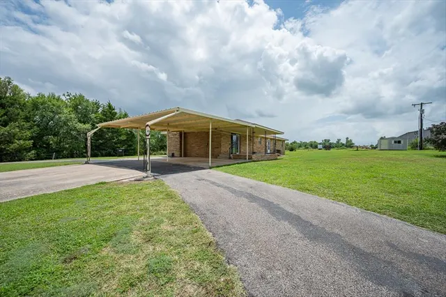Photo 3 — 202 E Park Street, McLoud, OK 74851