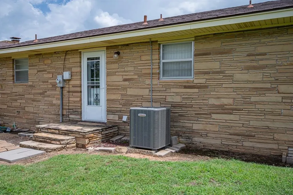 Photo 40 — 202 E Park Street, McLoud, OK 74851