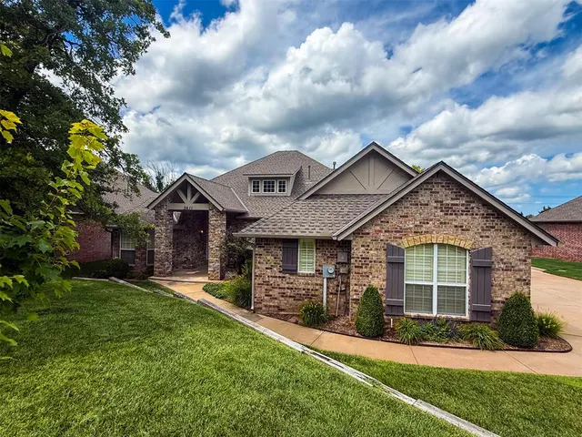 Photo 2 — 2611 Ashe Creek Drive, Edmond, OK 73034