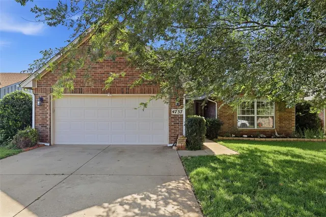 Photo 2 — 4737 Hemlock Circle, Oklahoma City, OK 73162