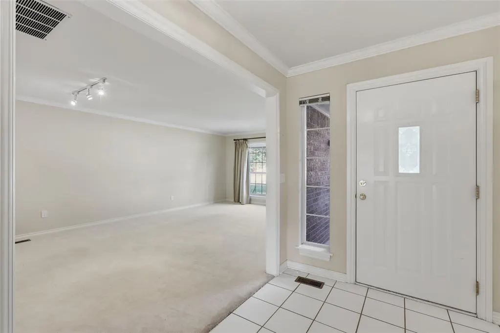 Photo 5 — 4737 Hemlock Circle, Oklahoma City, OK 73162