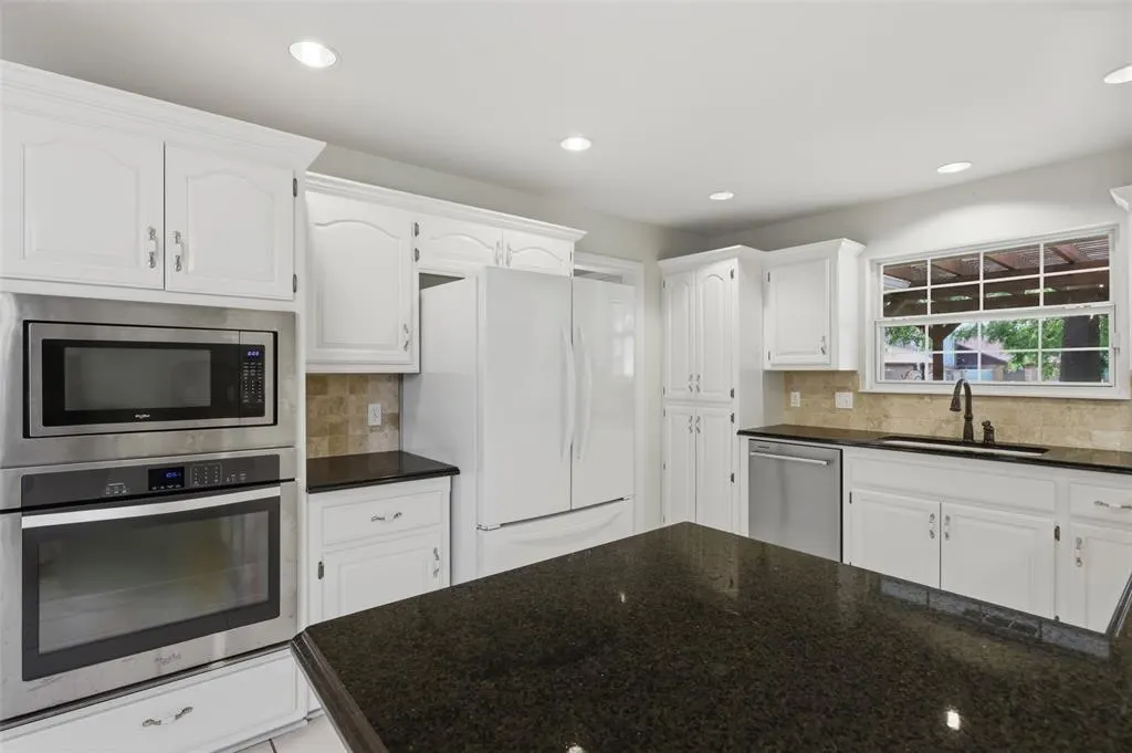 Photo 11 — 4737 Hemlock Circle, Oklahoma City, OK 73162