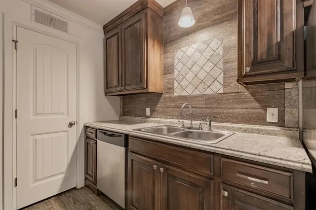 Photo 5 — 319 E Edwards Street 9, Edmond, OK 73034