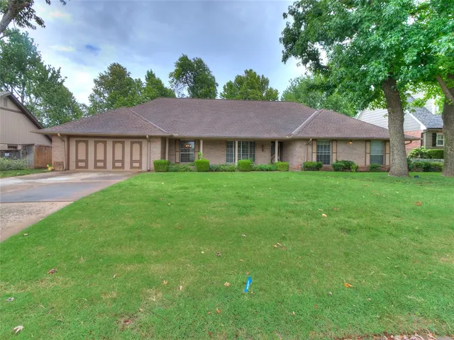Front exterior — 106 N Trail Ridge Road, Edmond, OK 73012
