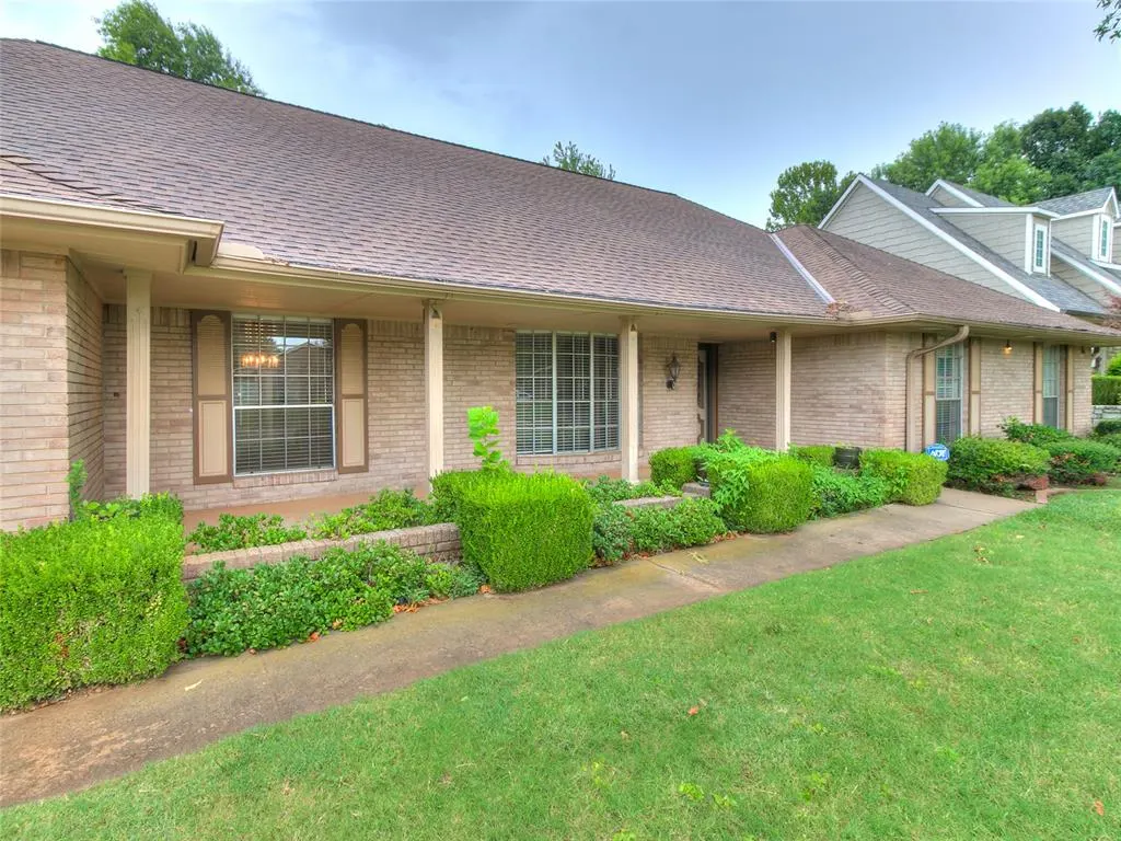 Photo 2 — 106 N Trail Ridge Road, Edmond, OK 73012