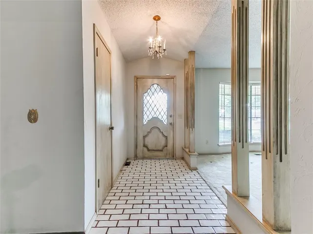 Photo 4 — 106 N Trail Ridge Road, Edmond, OK 73012
