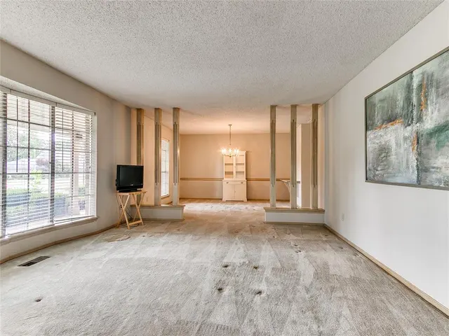 Photo 5 — 106 N Trail Ridge Road, Edmond, OK 73012