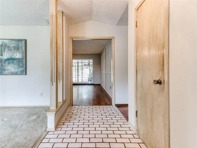 Photo 8 — 106 N Trail Ridge Road, Edmond, OK 73012