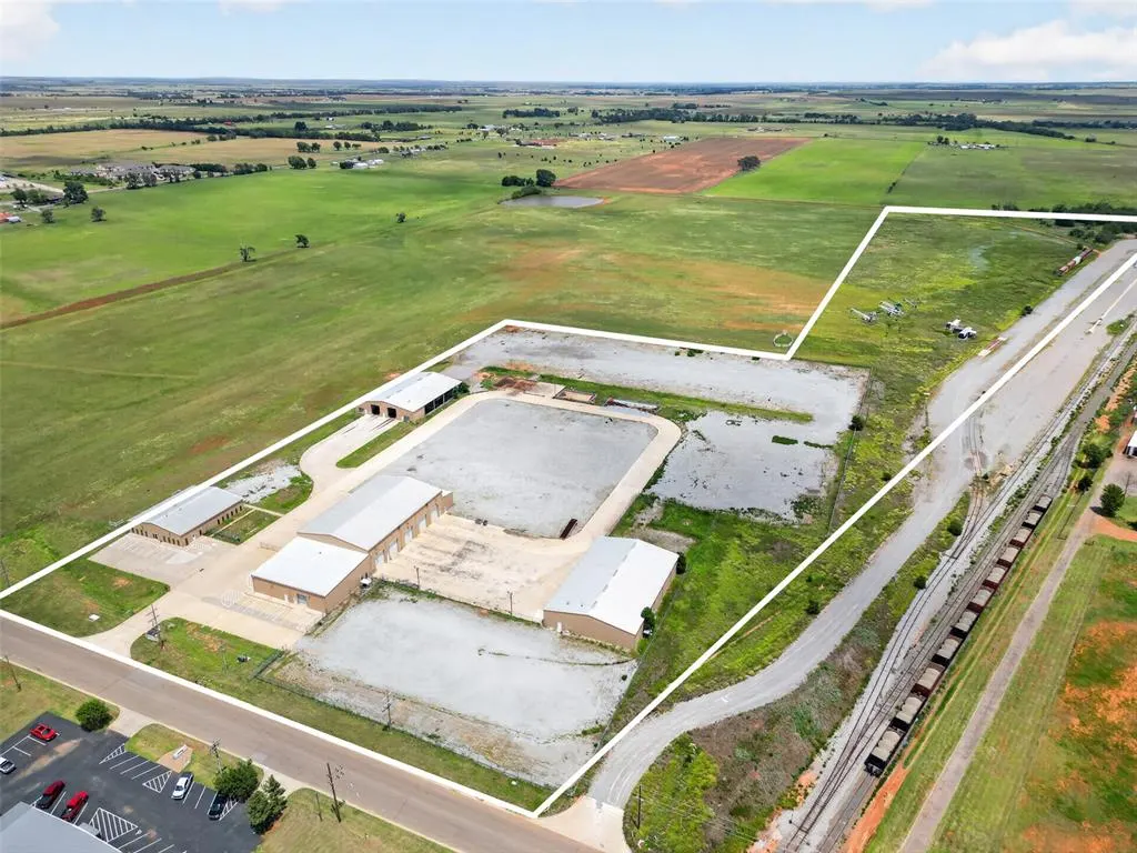 Photo 5 — 906 S Eastern Avenue, Elk City, OK 76344