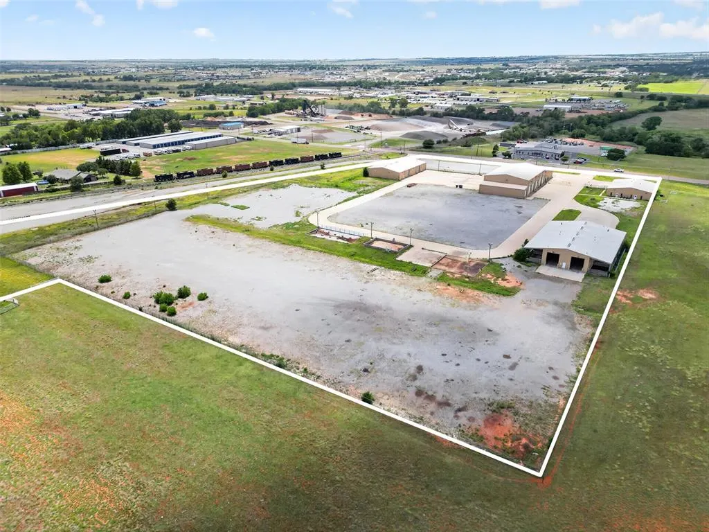 Photo 7 — 906 S Eastern Avenue, Elk City, OK 76344