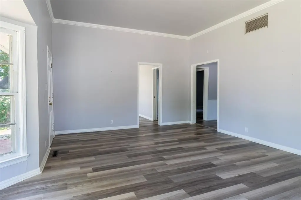 Photo 7 — 621 S Broadway Avenue, Ada, OK 74820