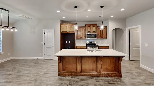 Photo 6 — 9901 Quarter Horse Trail, Yukon, OK 73099