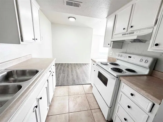 Photo 4 — 7317 Melrose Lane C, Oklahoma City, OK 73127