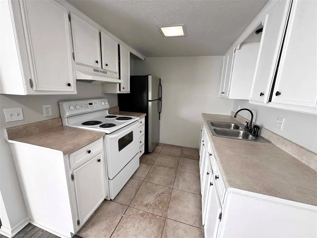 Photo 5 — 7317 Melrose Lane C, Oklahoma City, OK 73127