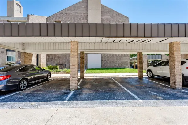 Photo 2 — 600 NW 4th Street 213N, Oklahoma City, OK 73102