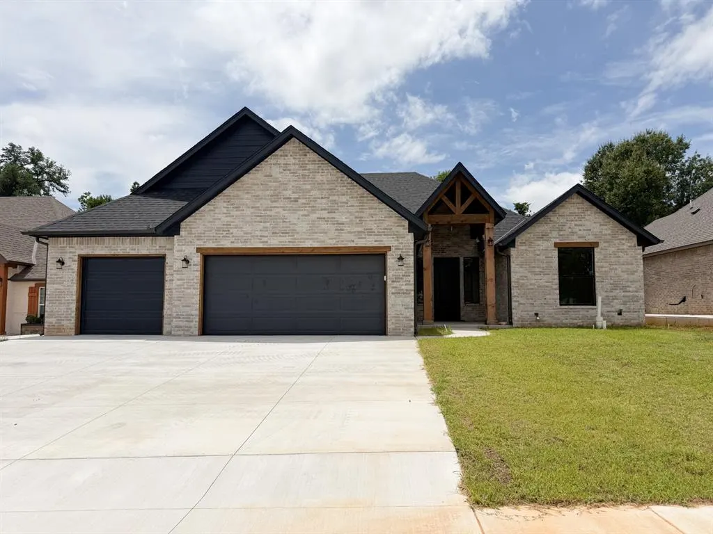 Front exterior — 10036 Primrose Lane, Midwest City, OK 73130