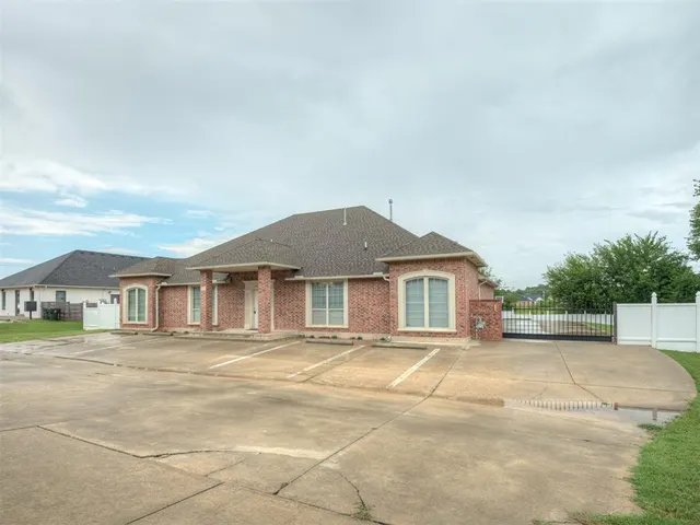 Photo 3 — 10061 SE 14th Street, Oklahoma City, OK 73130