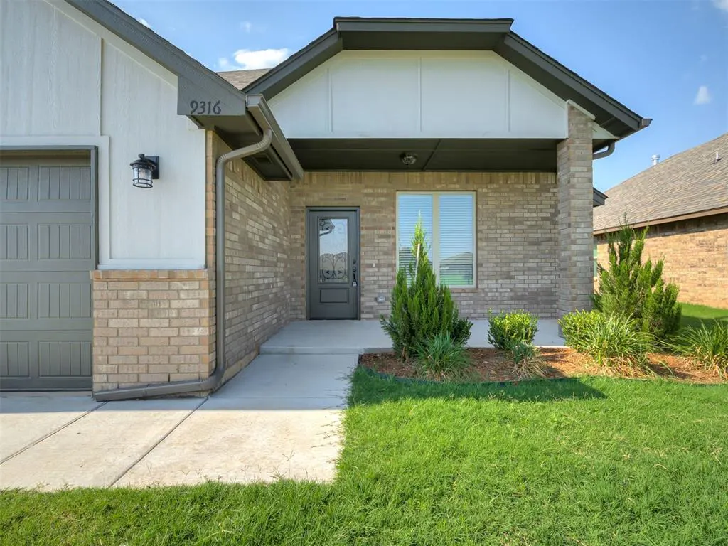 Photo 2 — 9316 NW NW 143rd Street, Yukon, OK 73099