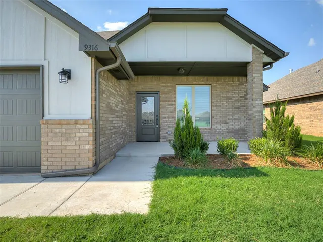 Photo 2 — 9316 NW NW 143rd Street, Yukon, OK 73099