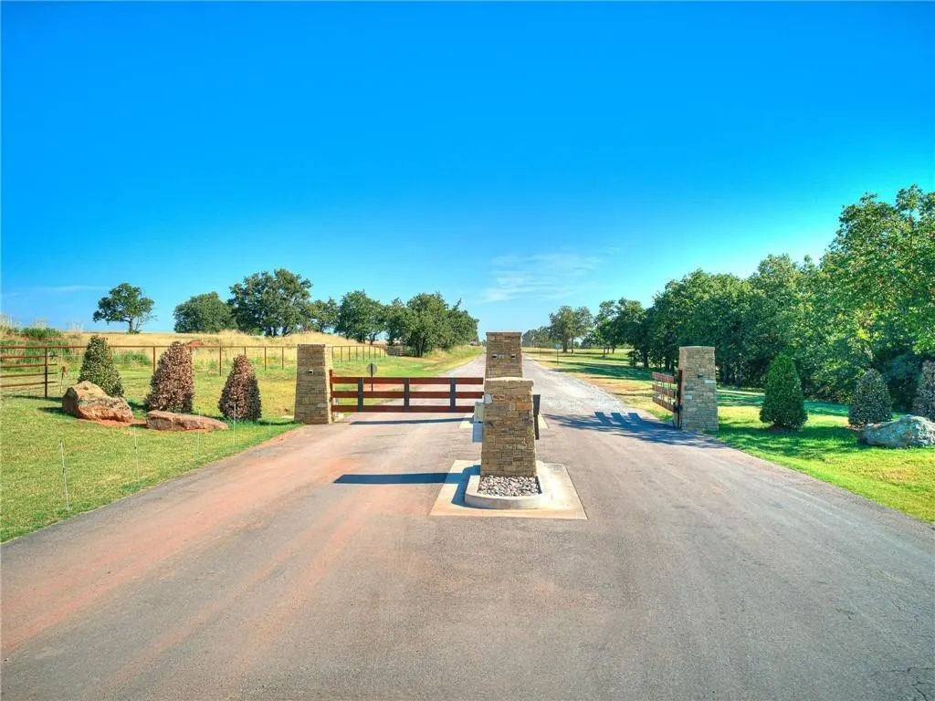 Front exterior — 13745 Rockys Way, Arcadia, OK 73007