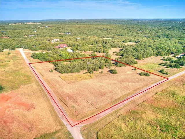 Photo 3 — 13745 Rockys Way, Arcadia, OK 73007