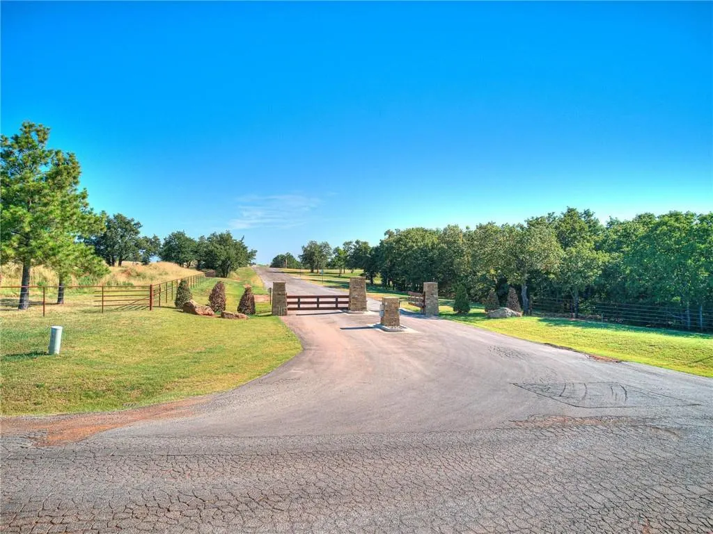 Photo 11 — 13745 Rockys Way, Arcadia, OK 73007