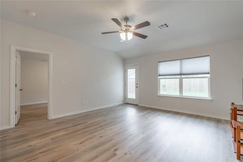 Photo 5 — 940 NE 30th Street, Oklahoma City, OK 73105
