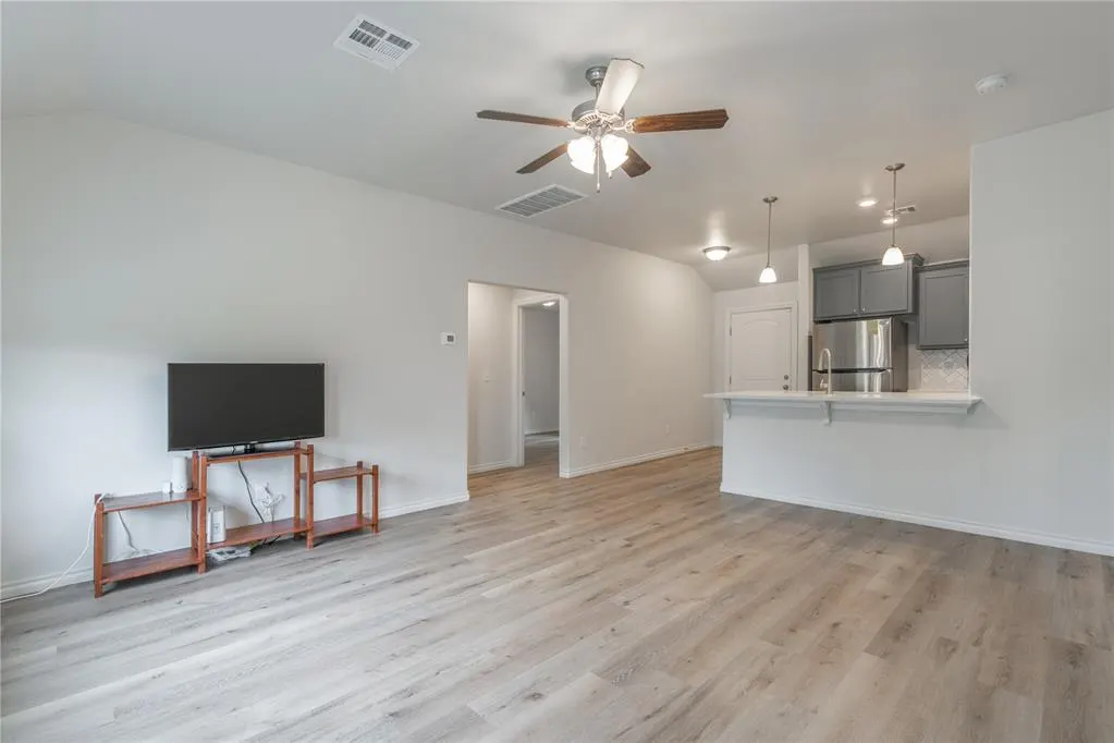 Photo 7 — 940 NE 30th Street, Oklahoma City, OK 73105