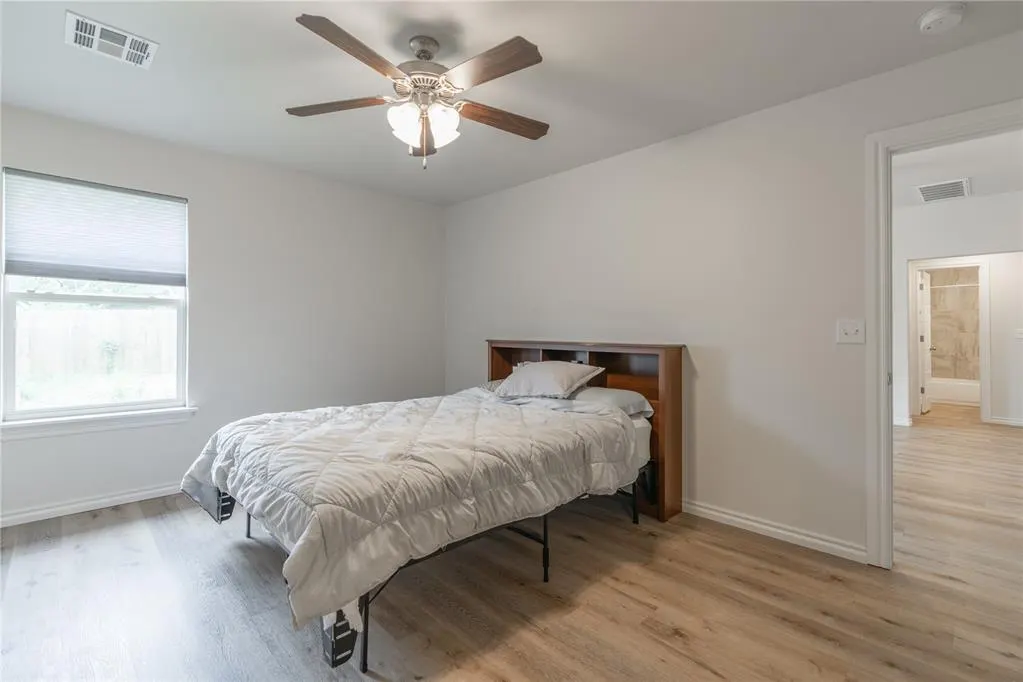Photo 15 — 940 NE 30th Street, Oklahoma City, OK 73105