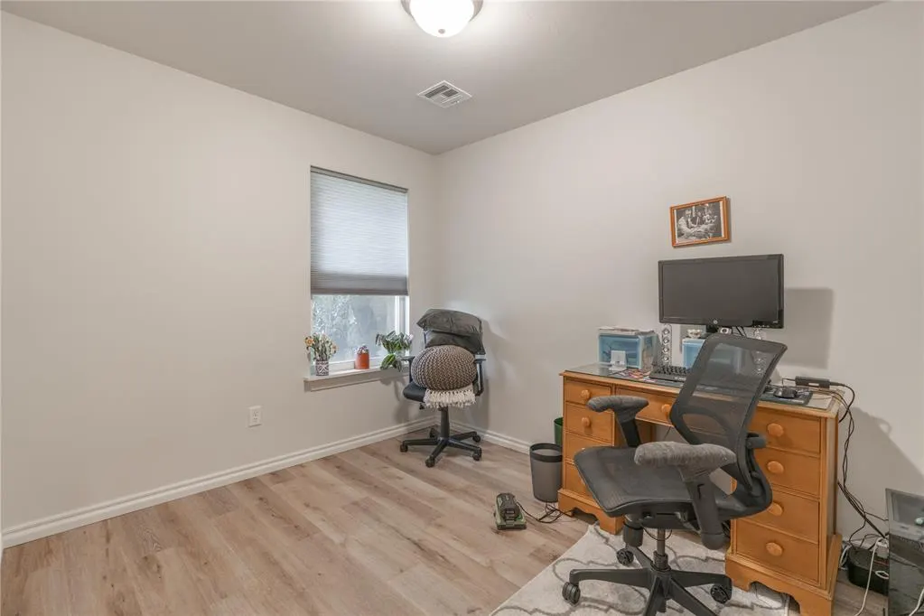 Photo 19 — 940 NE 30th Street, Oklahoma City, OK 73105