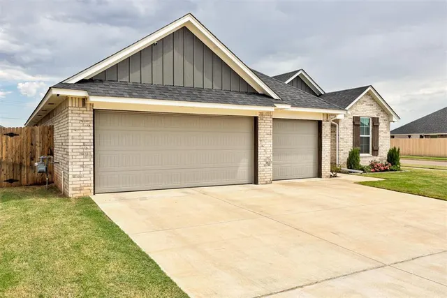Photo 2 — 7316 Elaine Street, Yukon, OK 73099