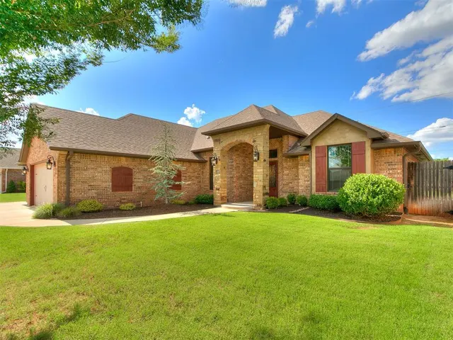 Photo 2 — 12105 SW 45th Terrace, Mustang, OK 73064