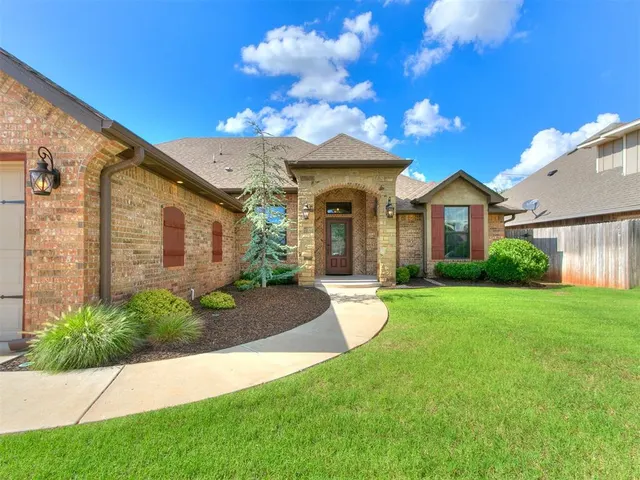 Photo 3 — 12105 SW 45th Terrace, Mustang, OK 73064