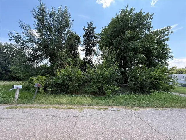 Photo 2 — 1615 E Lincoln Avenue, Guthrie, OK 73044