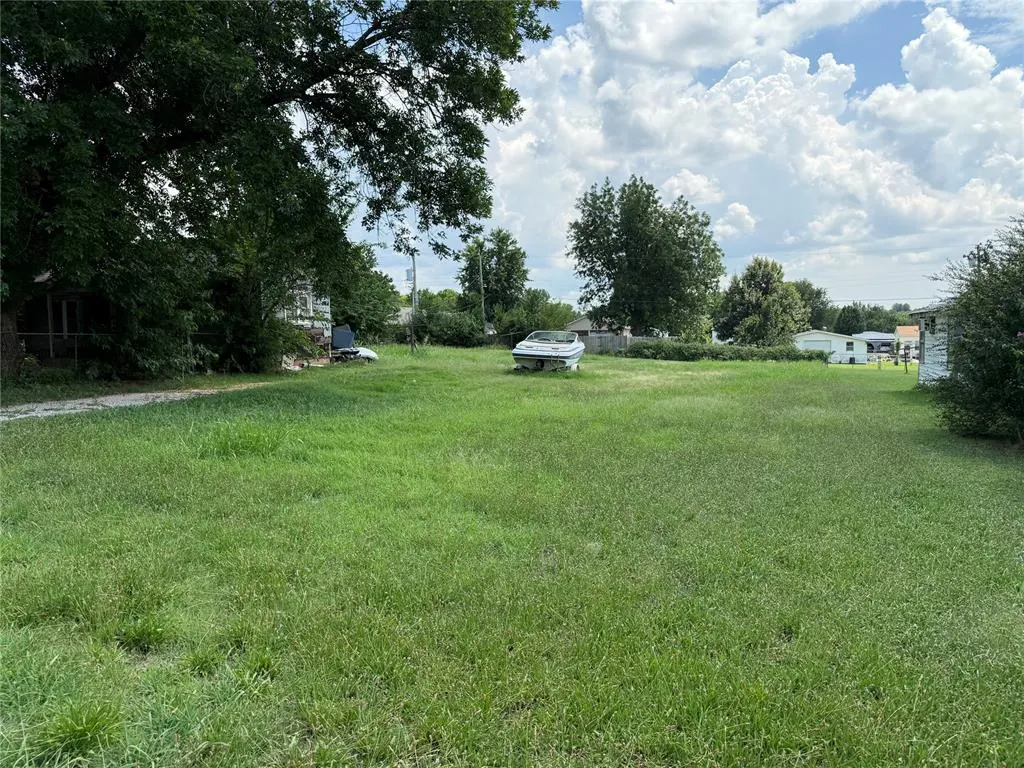 Front exterior — 1615 E Lincoln Avenue, Guthrie, OK 73044