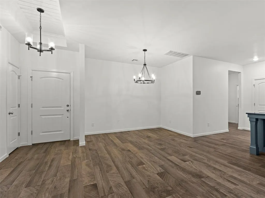 Photo 3 — 2429 Creekview Drive, Moore, OK 73160