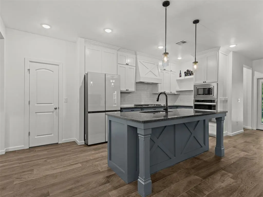 Photo 8 — 2429 Creekview Drive, Moore, OK 73160