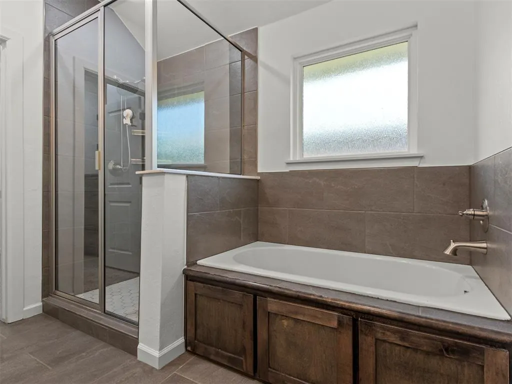 Photo 18 — 2429 Creekview Drive, Moore, OK 73160