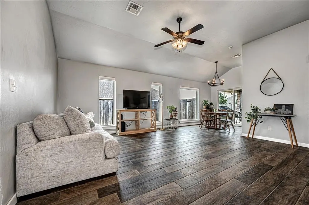 Photo 2 — 10300 Glover River Drive, Yukon, OK 73099