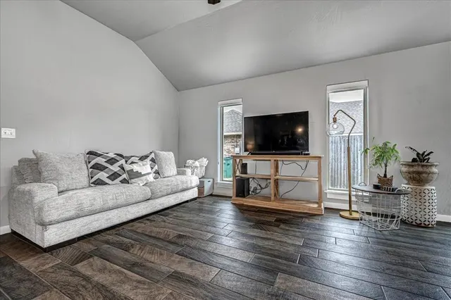 Photo 5 — 10300 Glover River Drive, Yukon, OK 73099