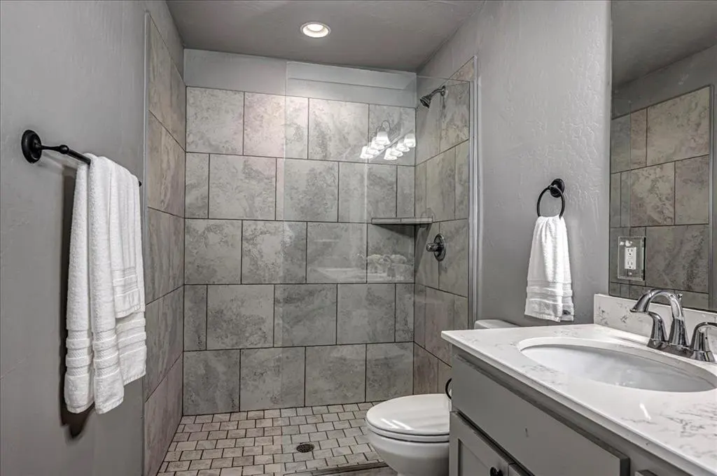 Photo 15 — 10300 Glover River Drive, Yukon, OK 73099