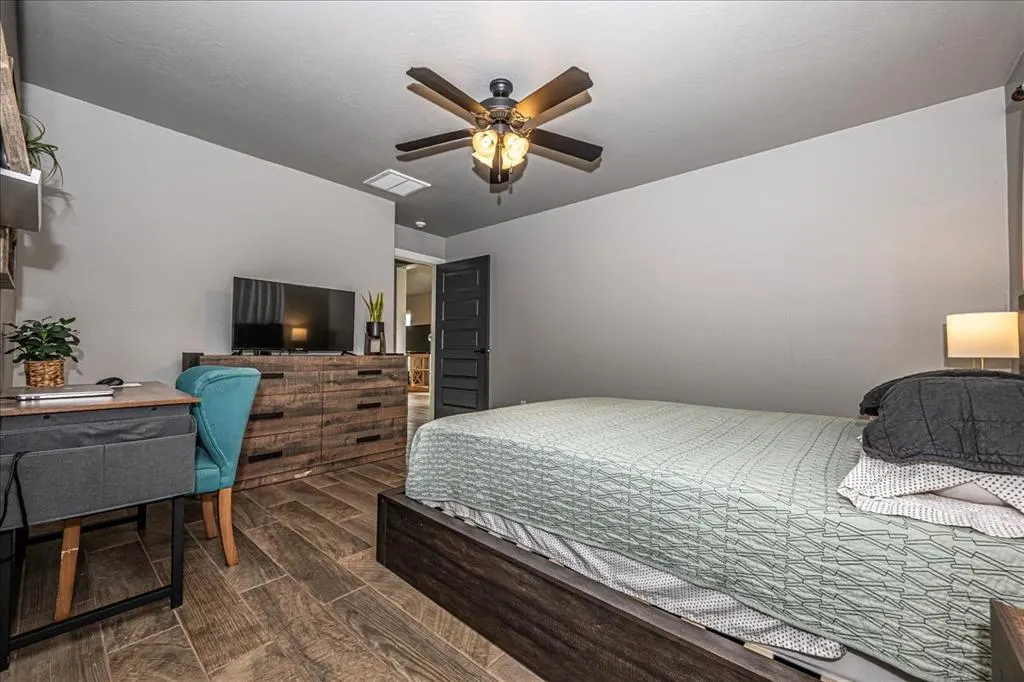 Photo 17 — 10300 Glover River Drive, Yukon, OK 73099